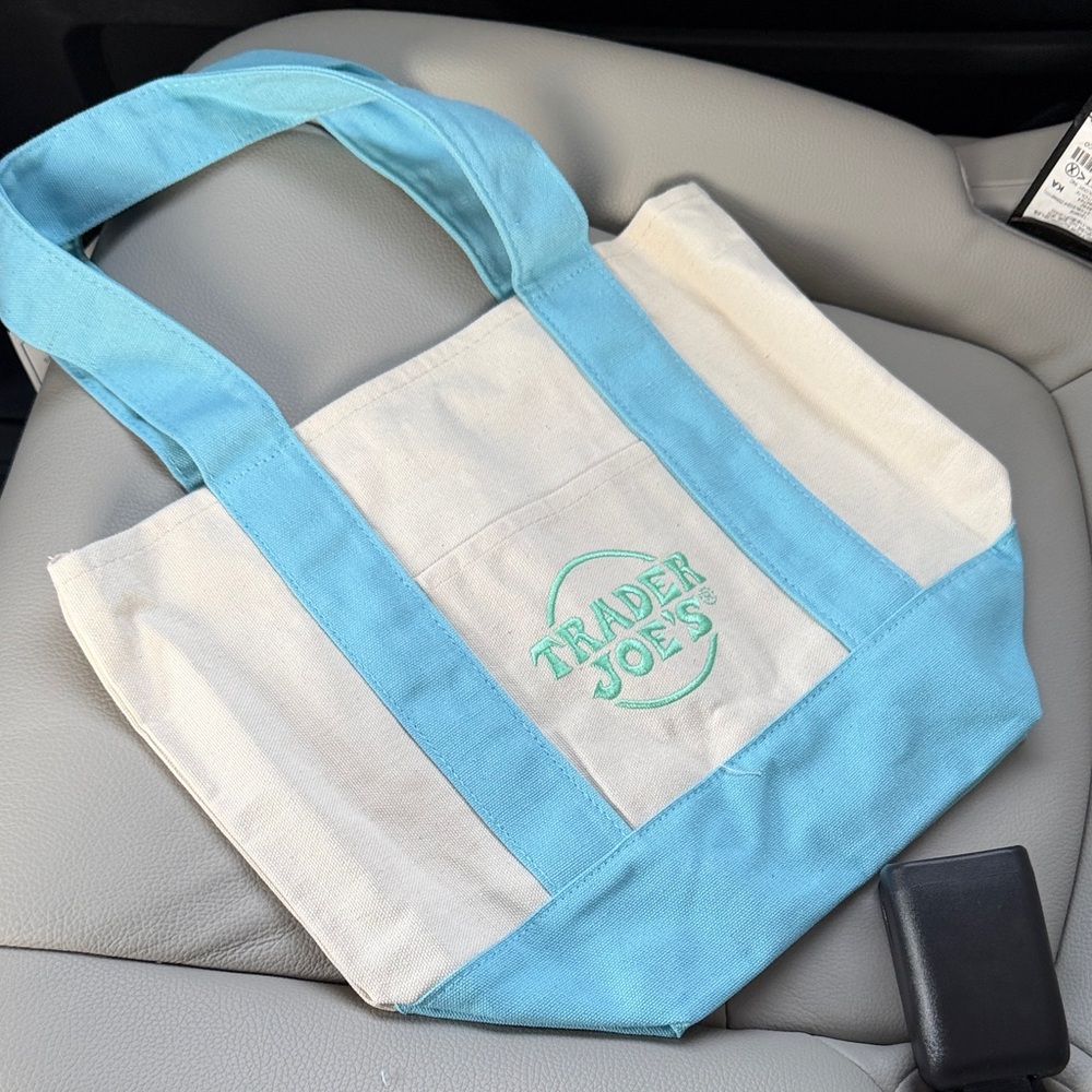 NWT VIRAL SOLD OUT TRADER JOES MINI TOTE CANVAS BAG BLUE GREEN SPRING 2026